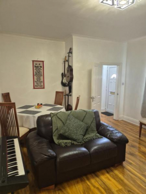 3 bed house - all amenities - Middleton